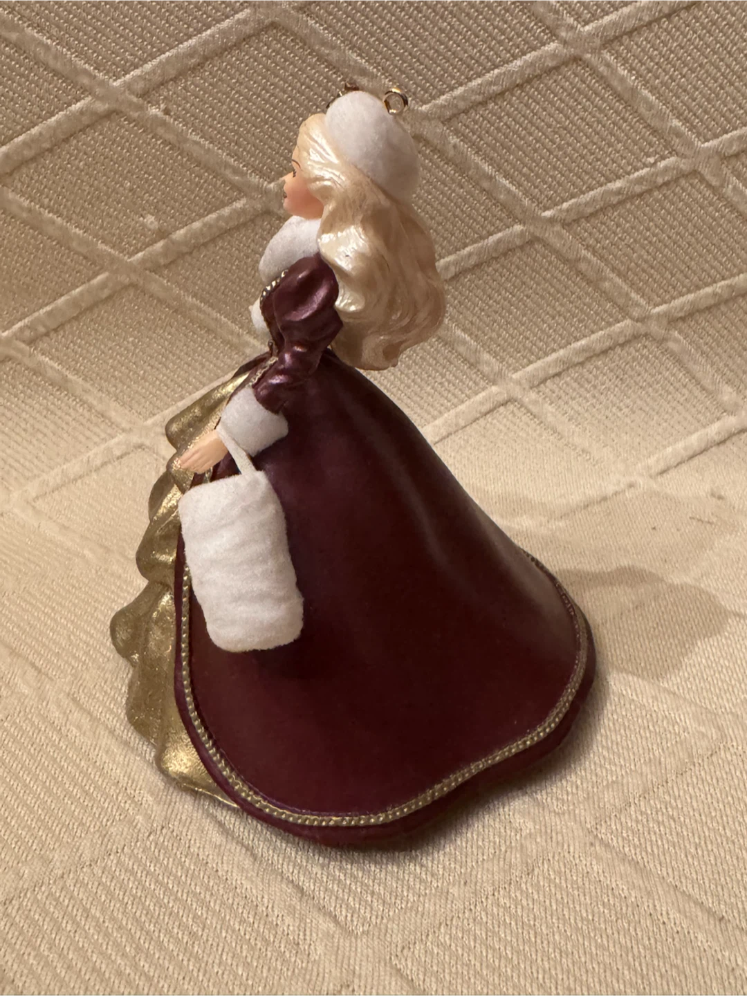 1996 Hallmark Keepsake Holiday Barbie Ornament (#4) - photo 2