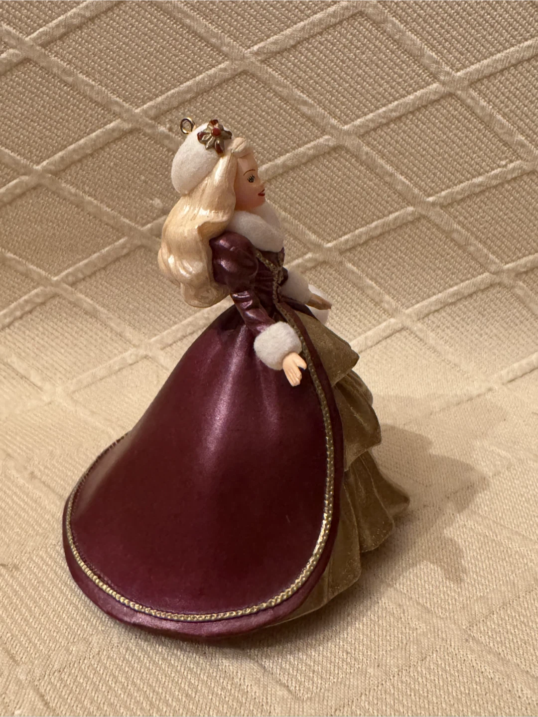 1996 Hallmark Keepsake Holiday Barbie Ornament (#4) - photo 4