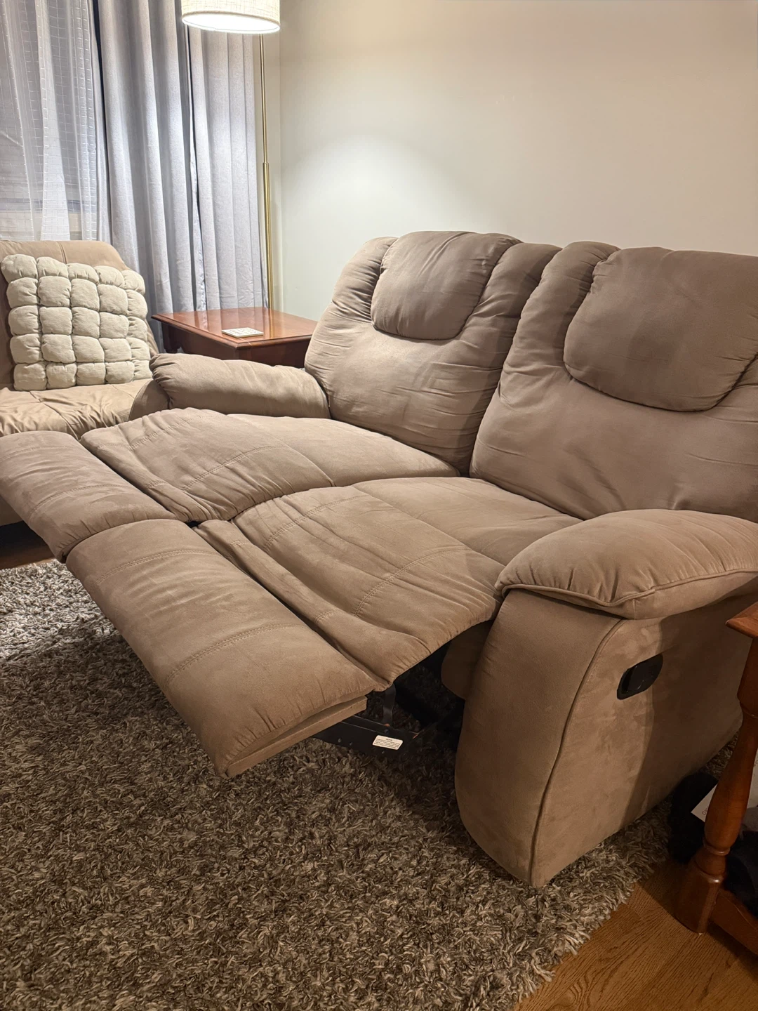 Two-Seater Brown Reclining Loveseat $100 - photo 2