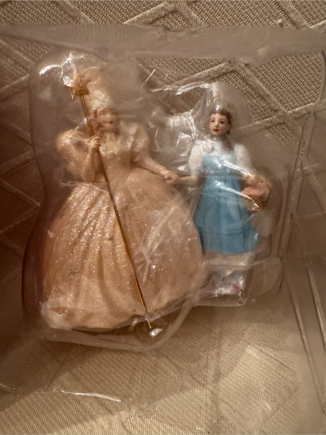1998 Hallmark Keepsake Ornament Glinda and Dorothy - photo 2