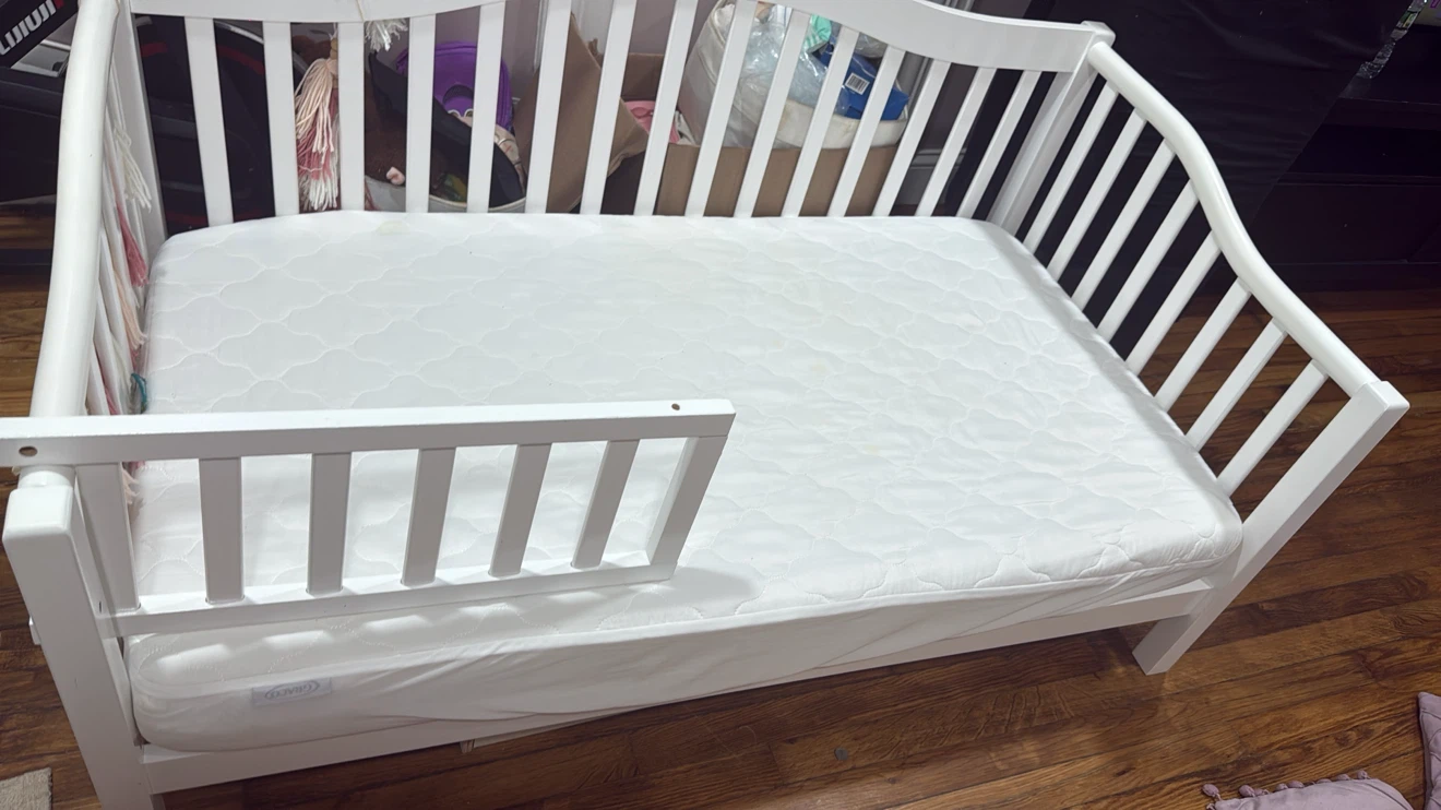 Graco Toddler Bed with Mattress - photo 2