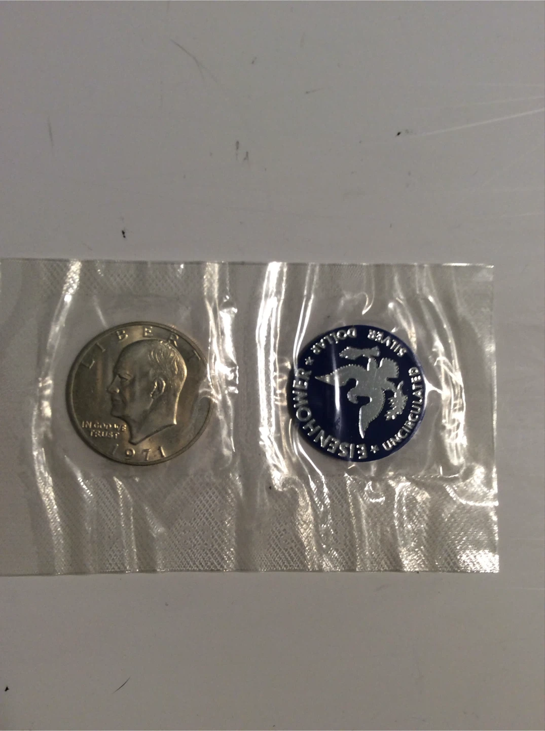 1971 Eisenhower Uncirculated Silver Dollar - photo 2