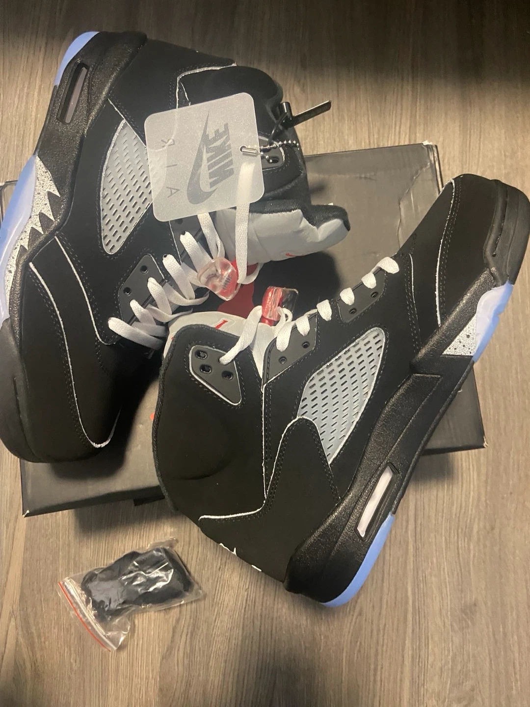 Air Jordan 5 Retro Black Metallic - photo 2