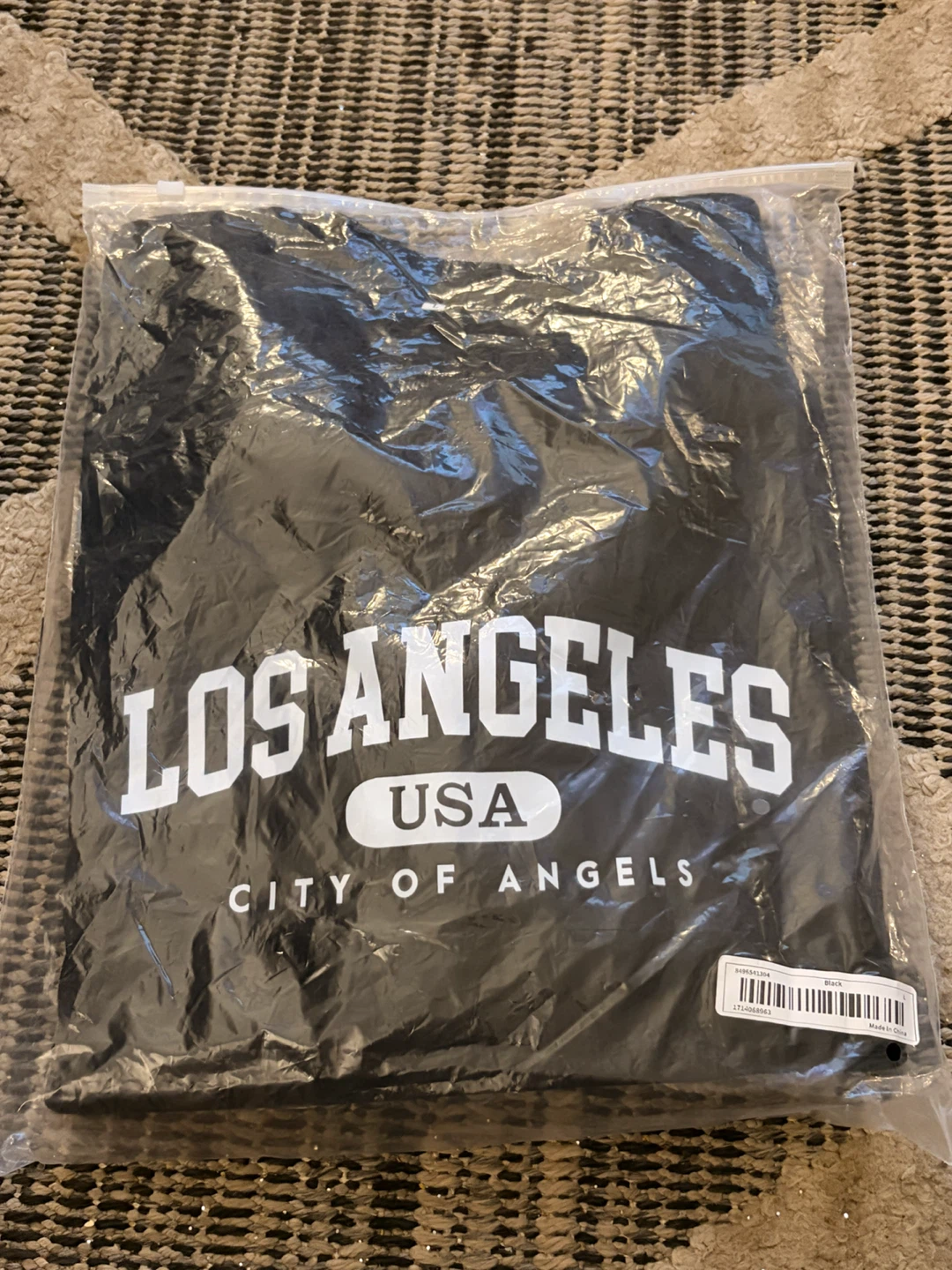 Unisex New Sweatshirt in a Large Size Black w/White Graphic LA - photo 4