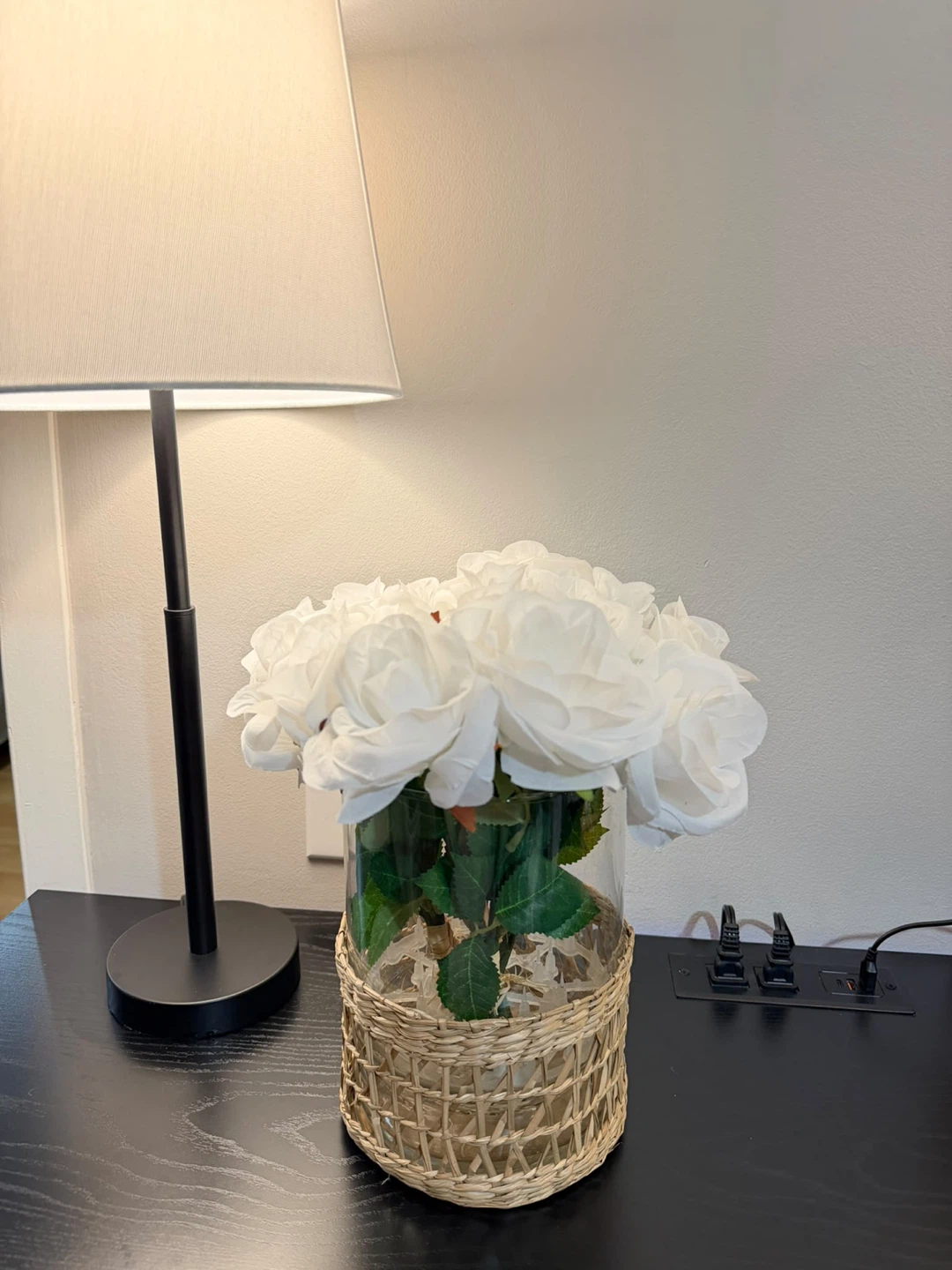 Artificial White Rose Bouquet in Woven Glass Vase - photo 2