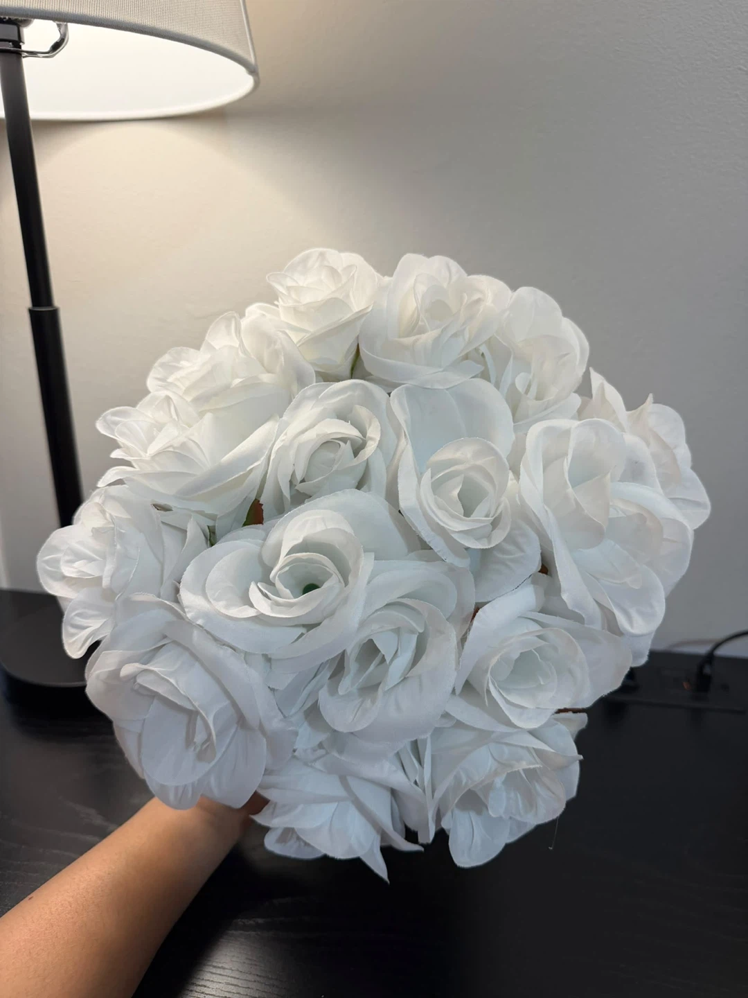 Artificial White Rose Bouquet in Woven Glass Vase - photo 3