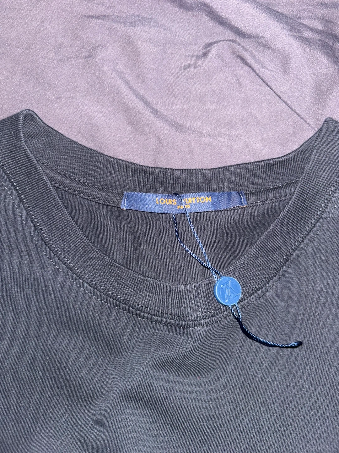 Louis Vuitton Black T-Shirt - photo 2