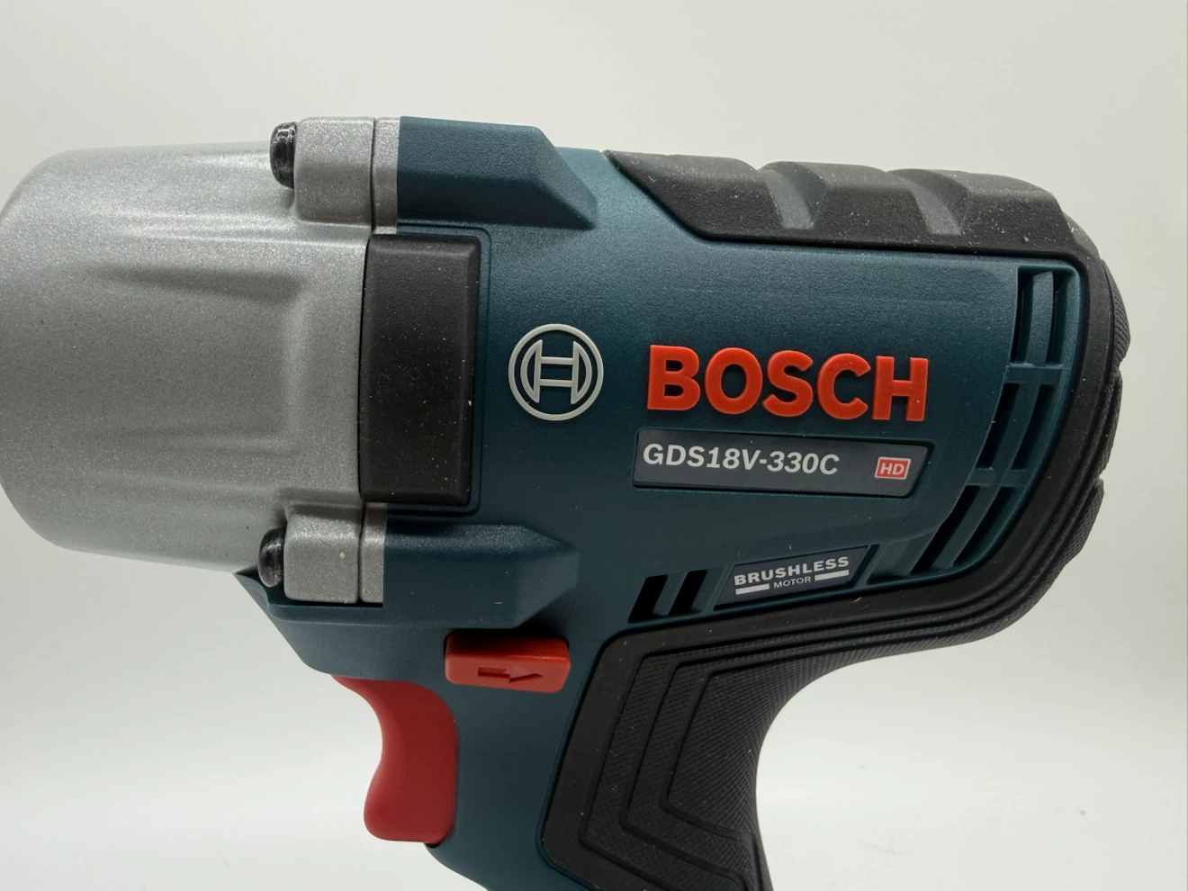 Bosch gds18v-330c 18v brushless 1/2 in. mid-torque impact wrench - photo 3
