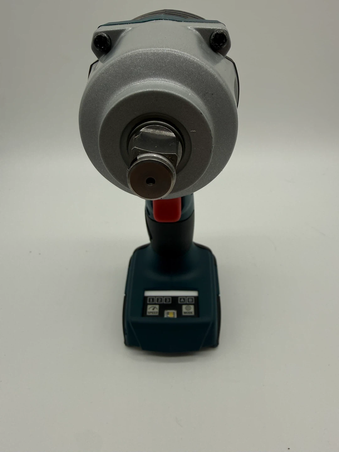 Bosch gds18v-330c 18v brushless 1/2 in. mid-torque impact wrench - photo 4