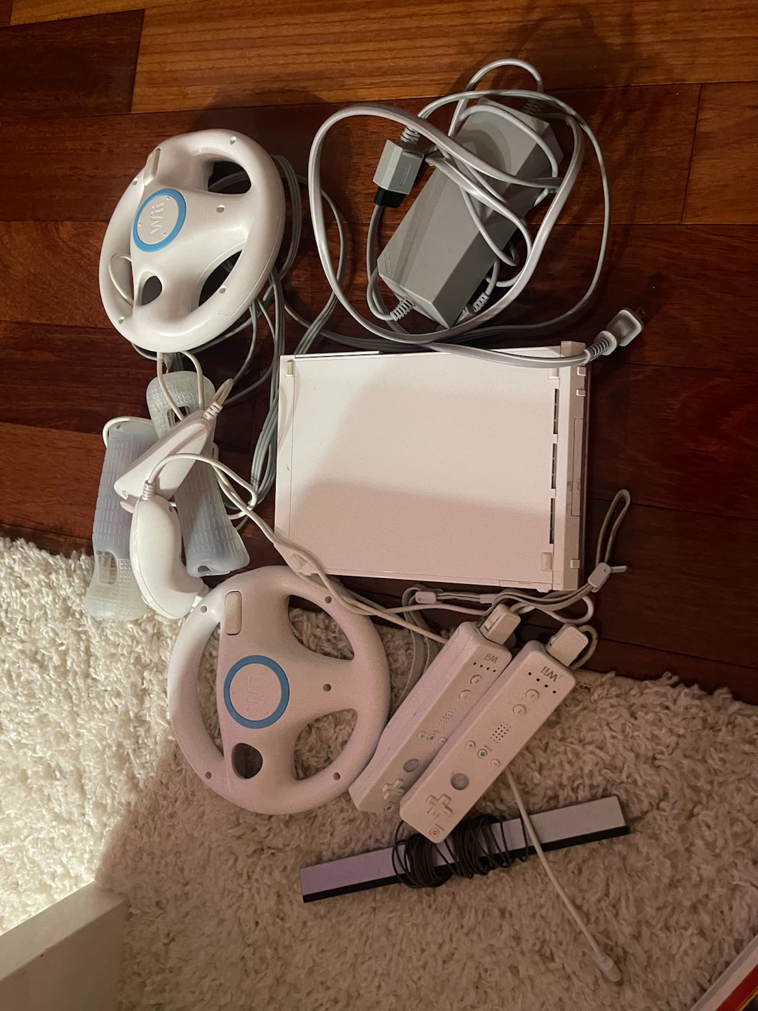 Nintendo Wii Console Bundle with Games and Accessories - photo 2