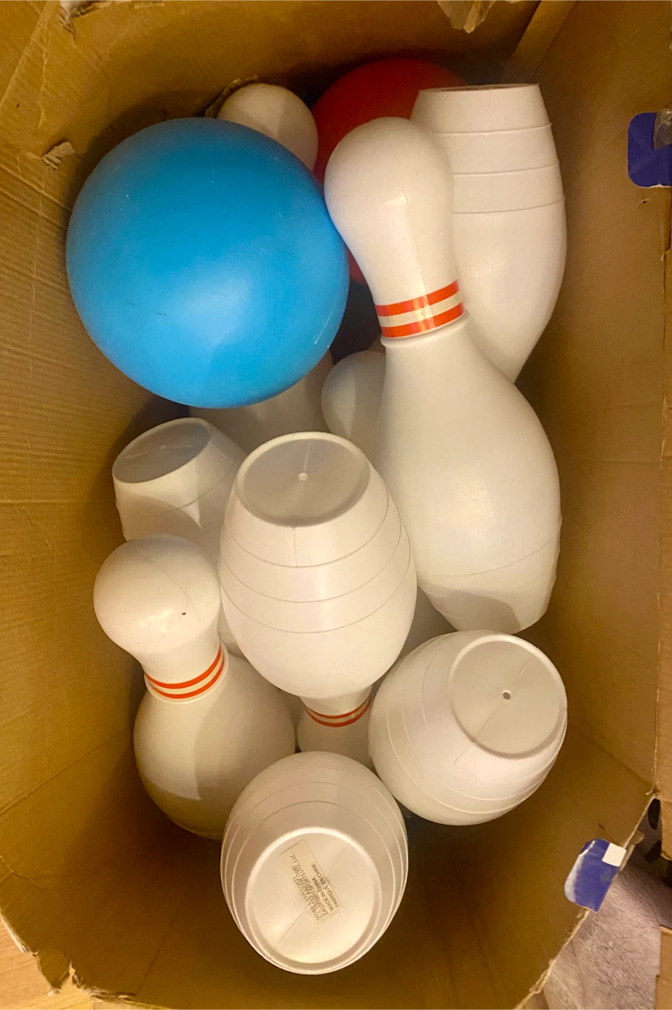 Big pin bowling set