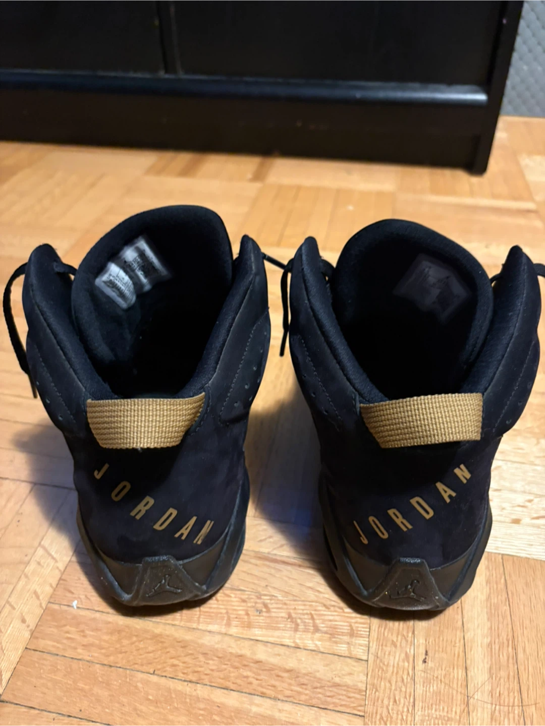Jordan Max Aura 5 Black Gold Sneakers - photo 4