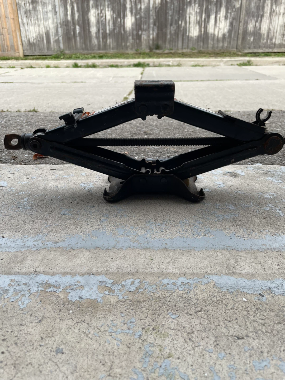 OEM Scissor Jack for Ford Vehicles - photo 2