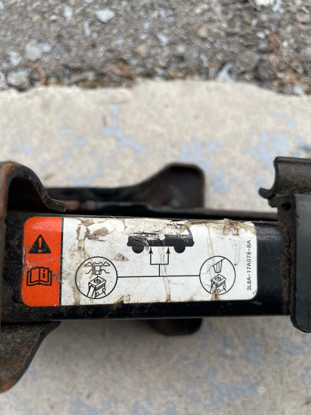 OEM Scissor Jack for Ford Vehicles - photo 4