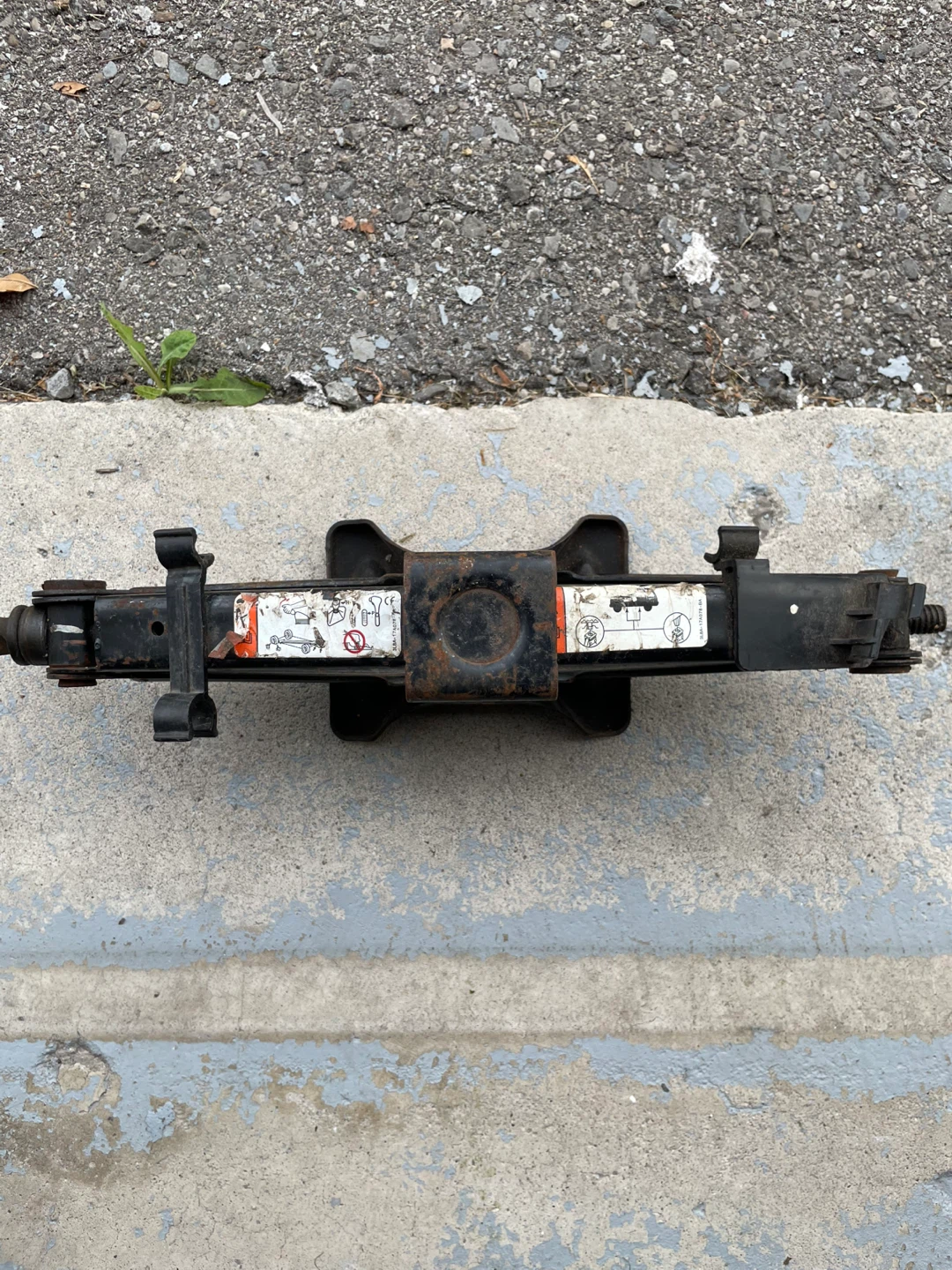 OEM Scissor Jack for Ford Vehicles - photo 5