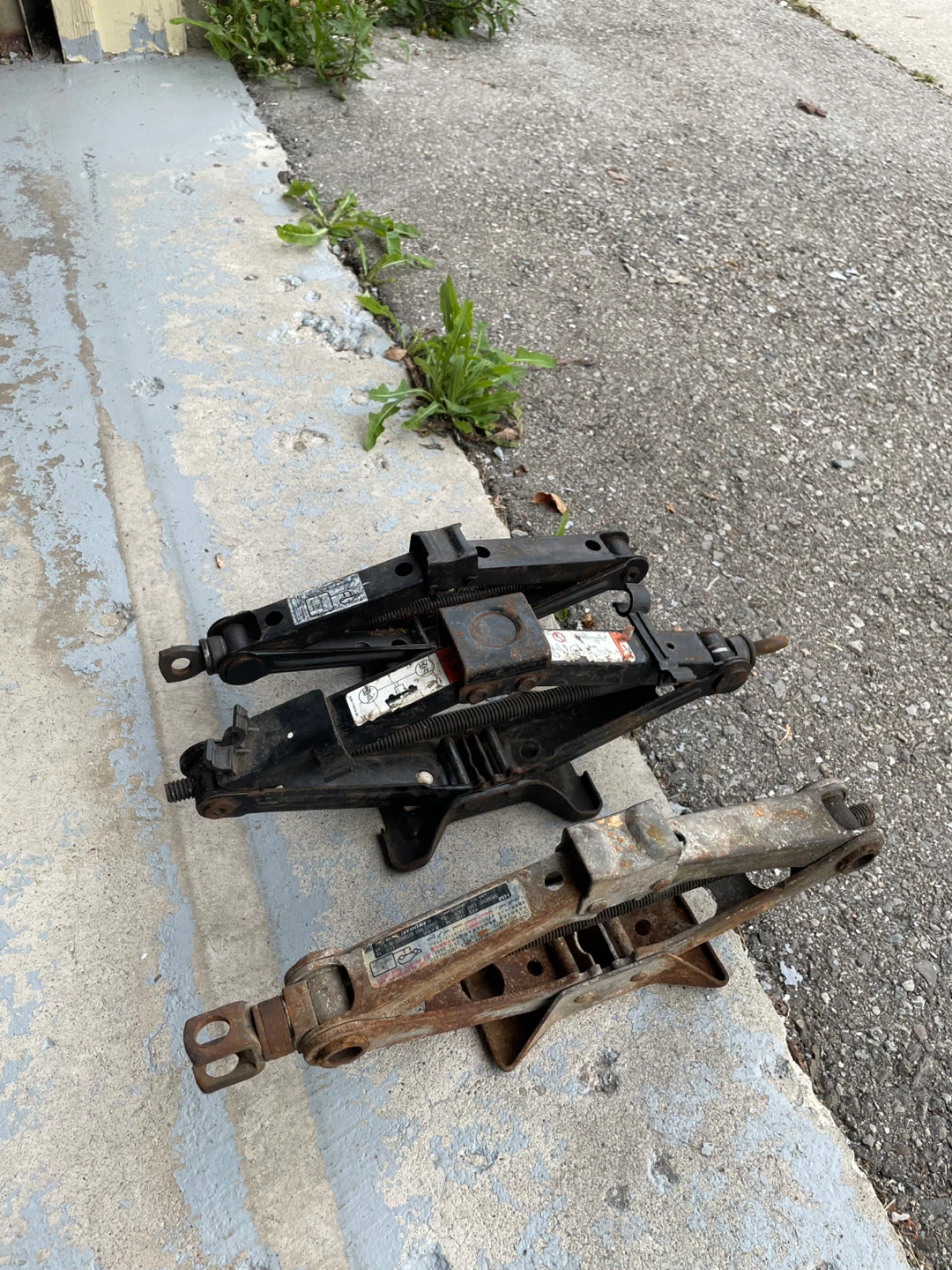 Automotive Scissor Jacks and Lug Wrench - photo 4