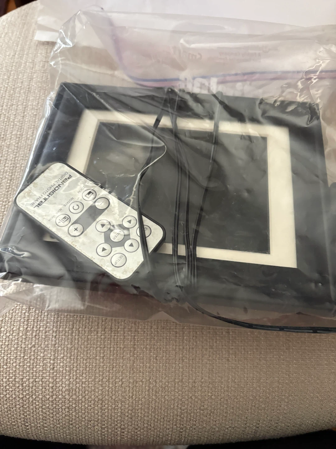 Pandigital Digital Photo Frame with Remote