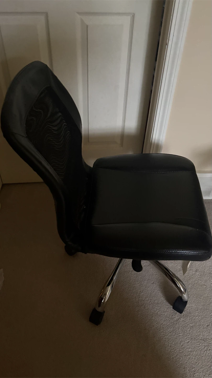Black mesh office chair