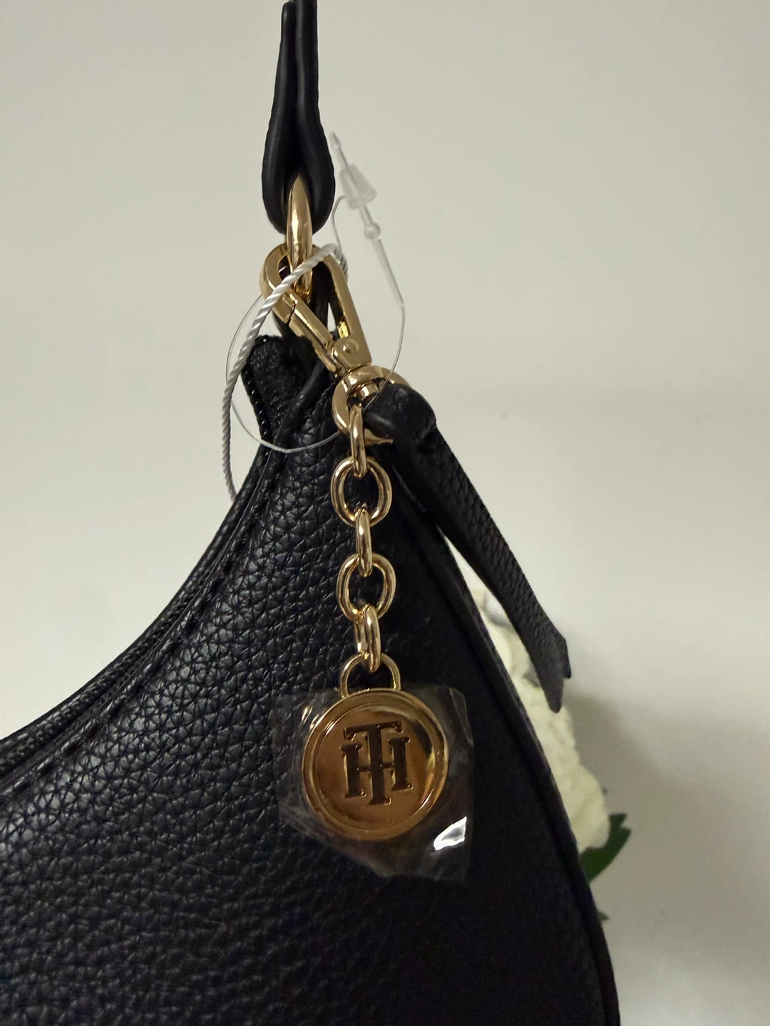Tommy Hilfiger Black Shoulder Bag - photo 3