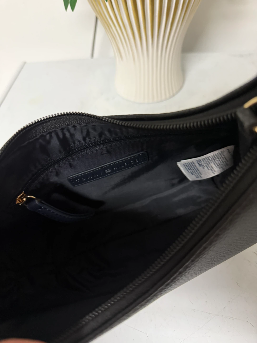 Tommy Hilfiger Black Shoulder Bag - photo 5