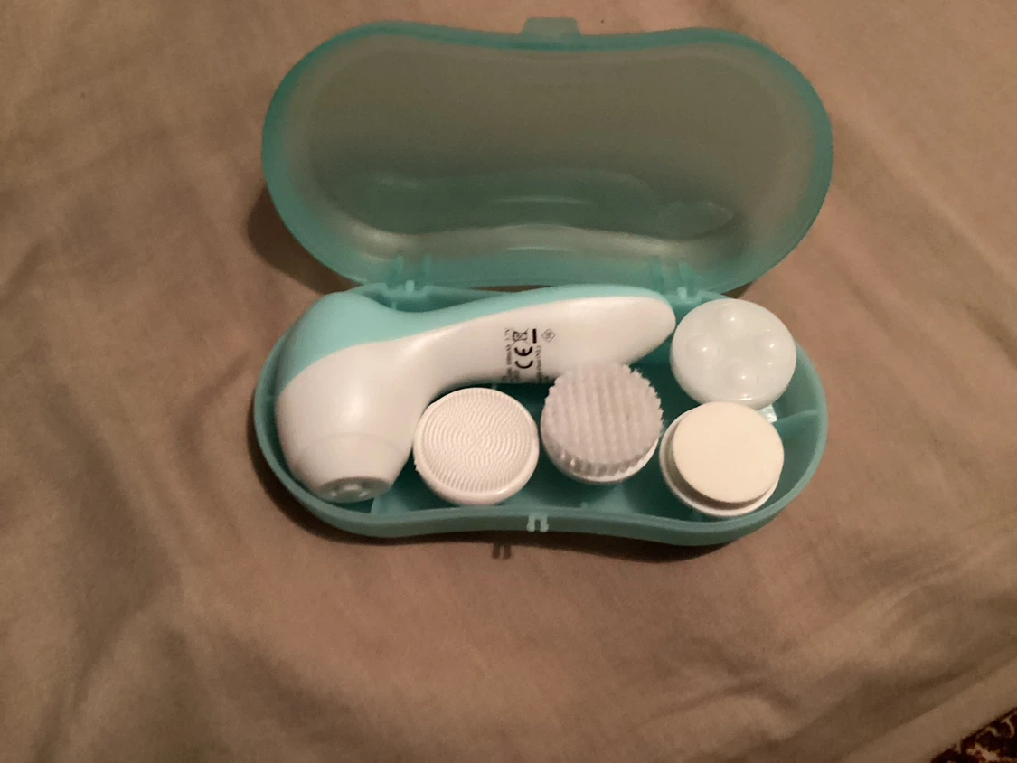 Facial Cleansing Brush Set with Case - photo 2