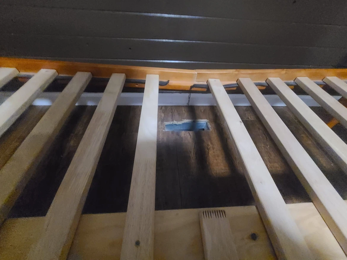 Wooden bed frame - photo 4