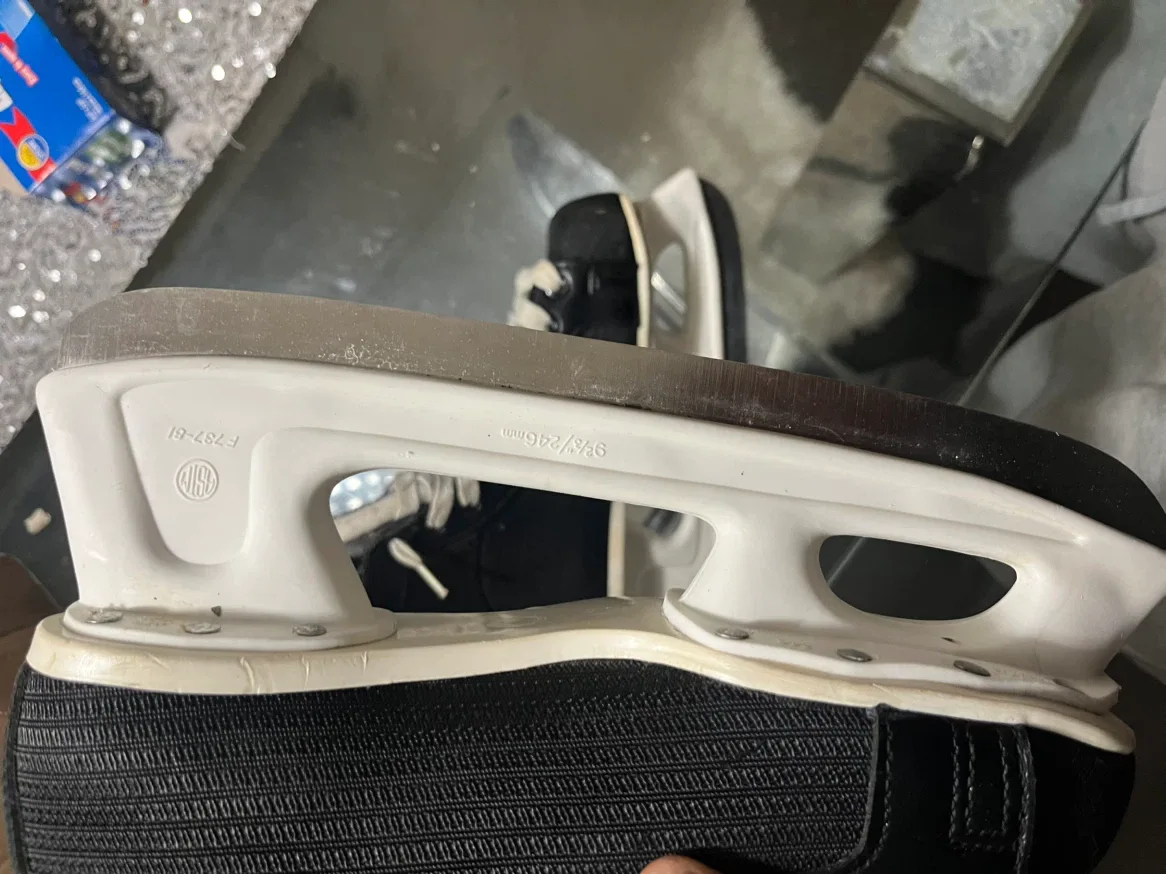 CCM Pro 155 Ice Skates size 4 - photo 4