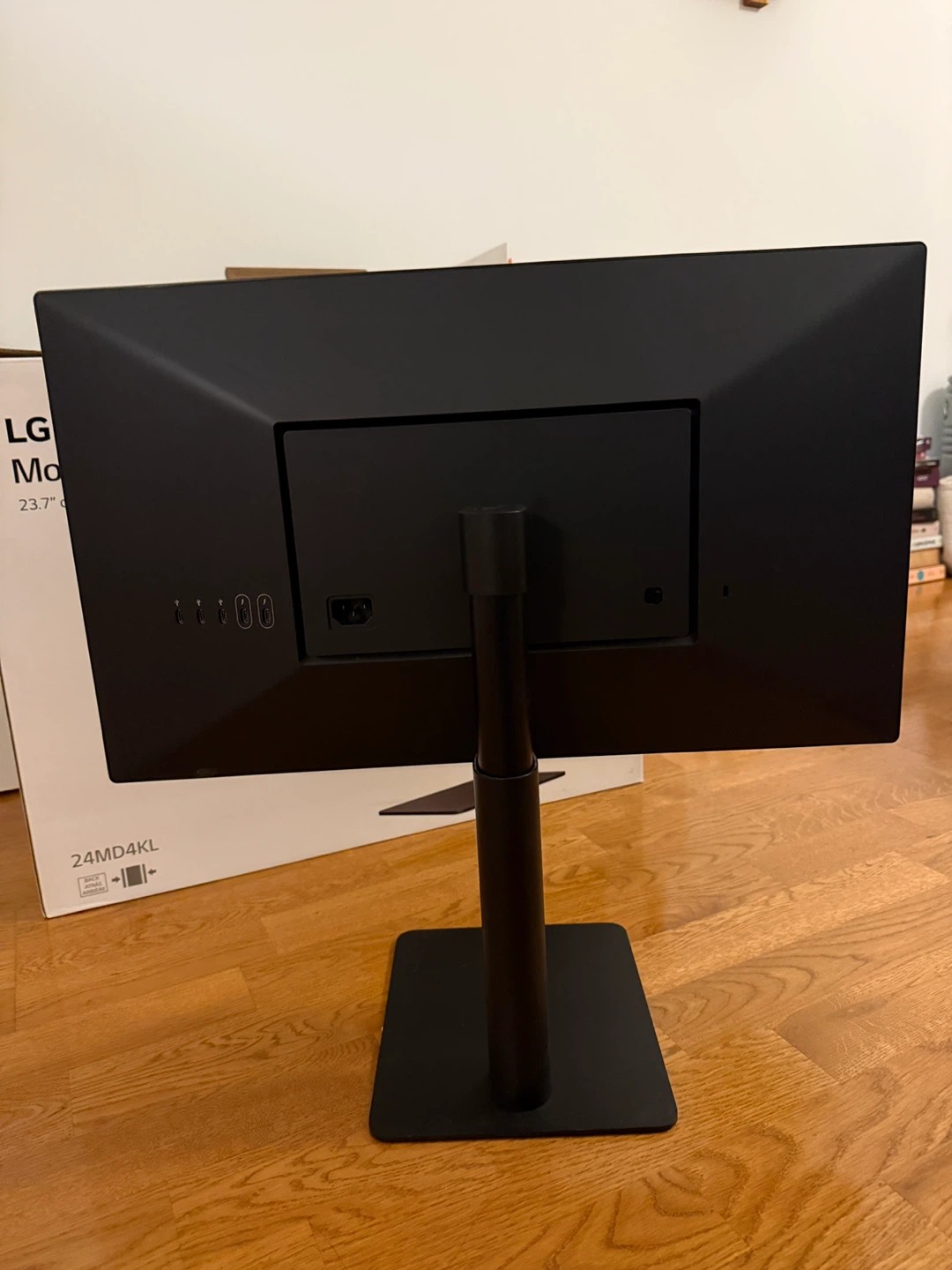 LG UltraFine 4K display monitor for mac - photo 2