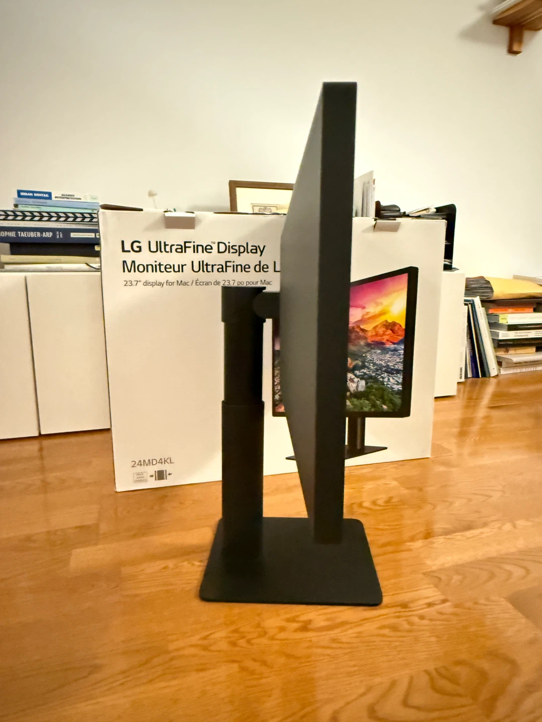 LG UltraFine 4K display monitor for mac - photo 3