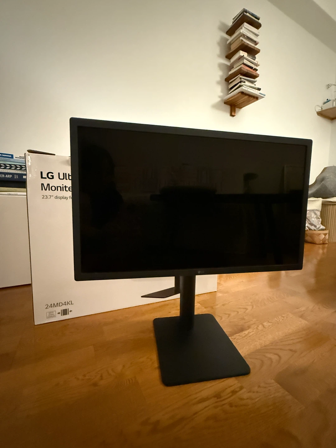 LG UltraFine 4K display monitor for mac - photo 4