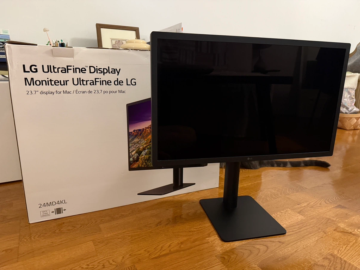 LG UltraFine 4K display monitor for mac - photo 5