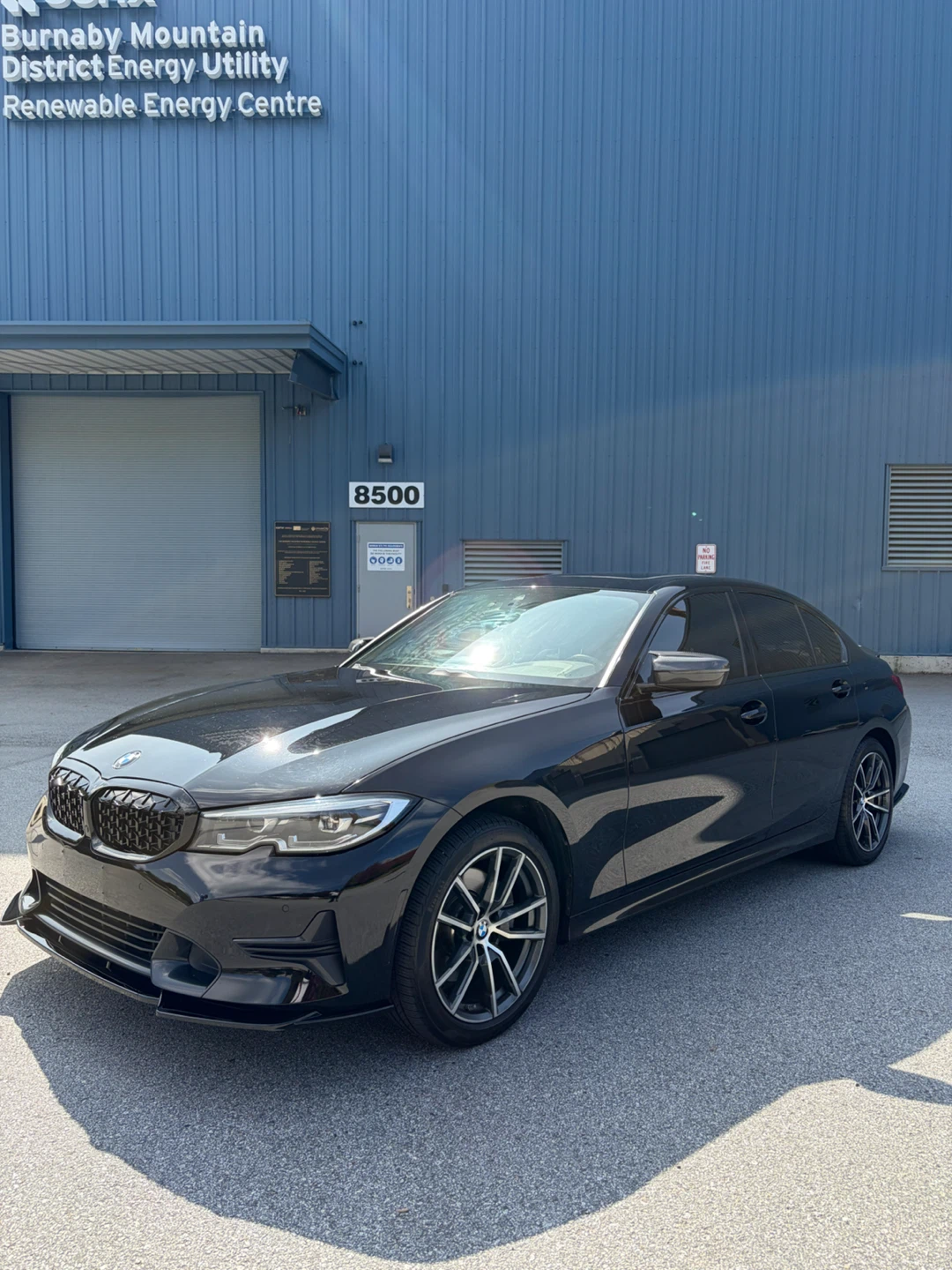 Black BMW 330i xDrive Sedan - photo 2