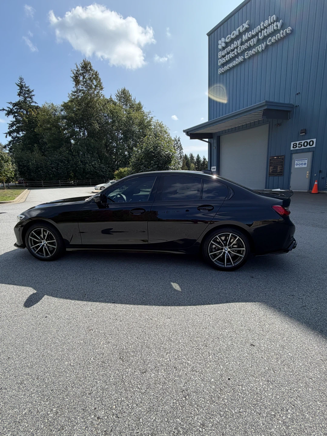 Black BMW 330i xDrive Sedan - photo 3