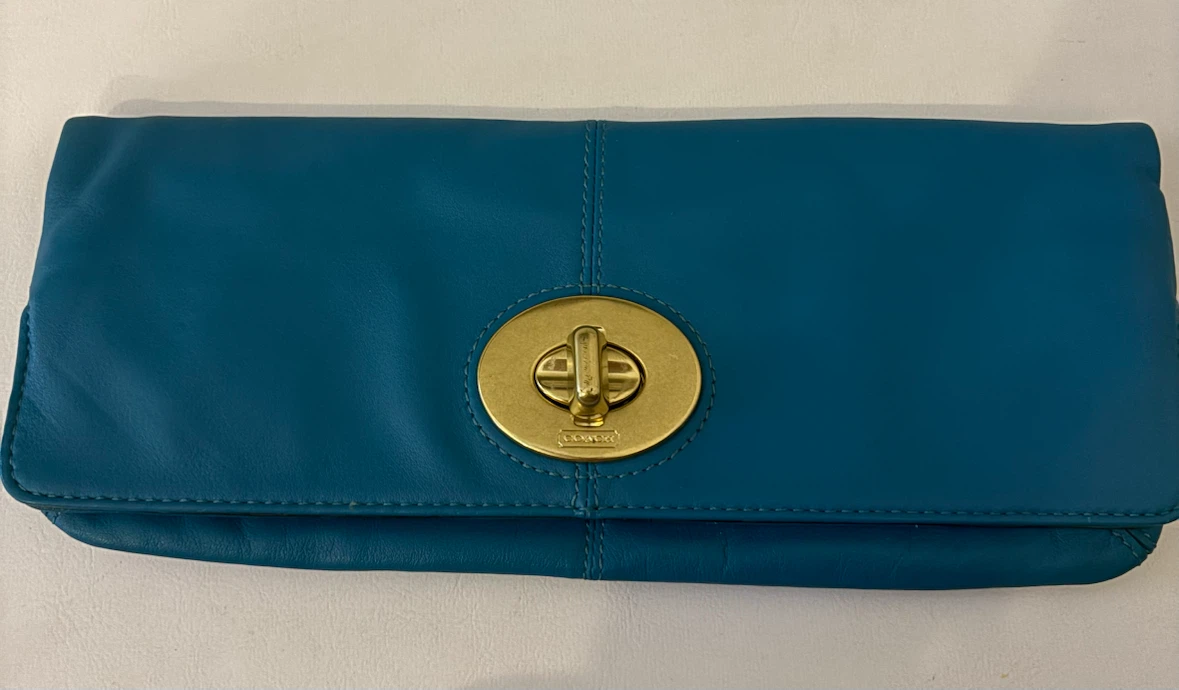 AUTHENTIC Y2K Coach Clutch Turn Lock TURQUOISE - photo 2