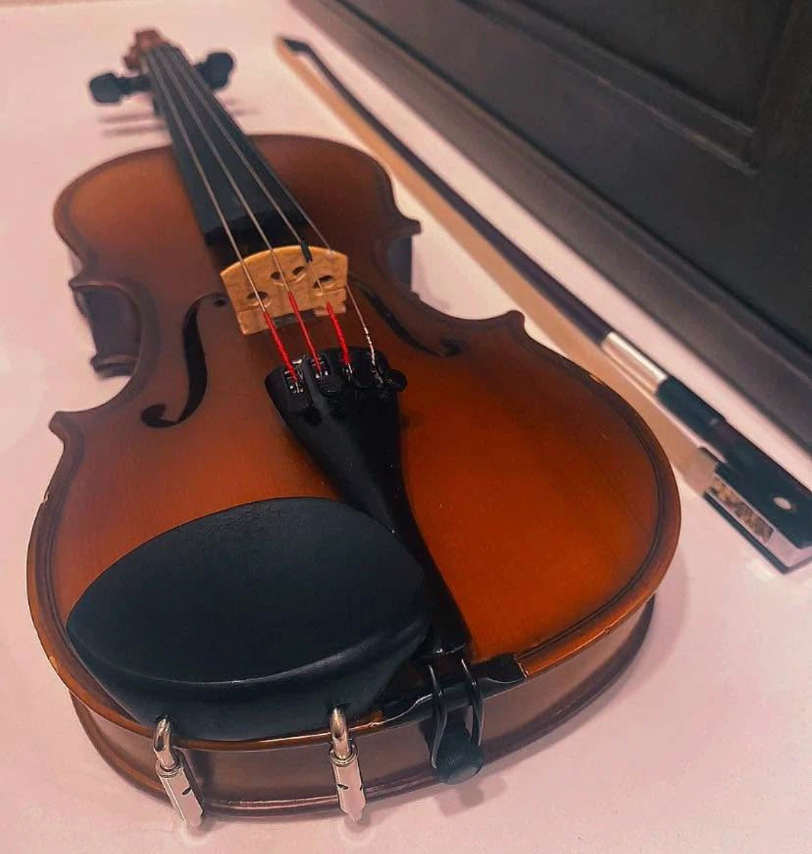 1/8 Small Violin + Case & 2 Bows - photo 4