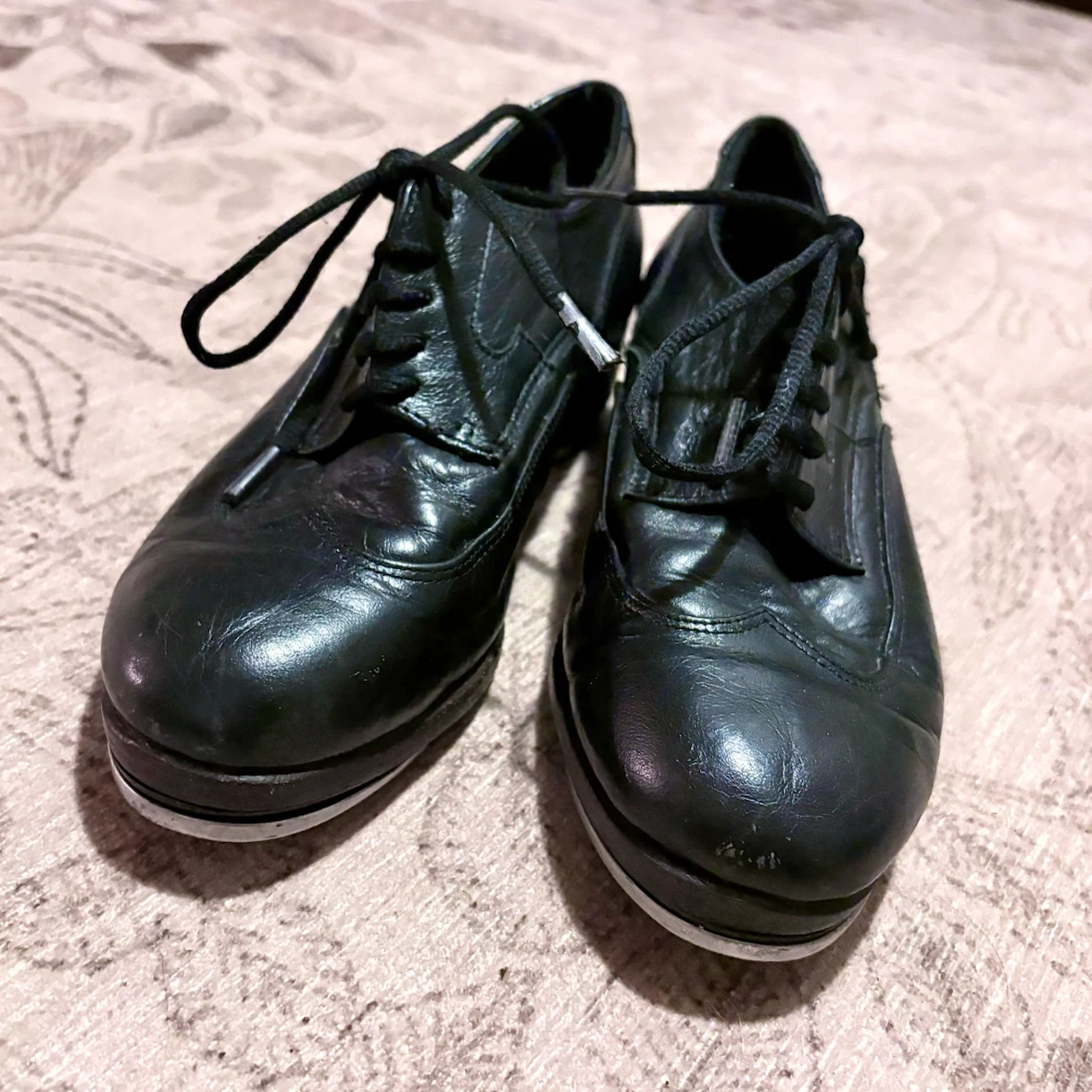 Sansha Tap Shoes (size 8)