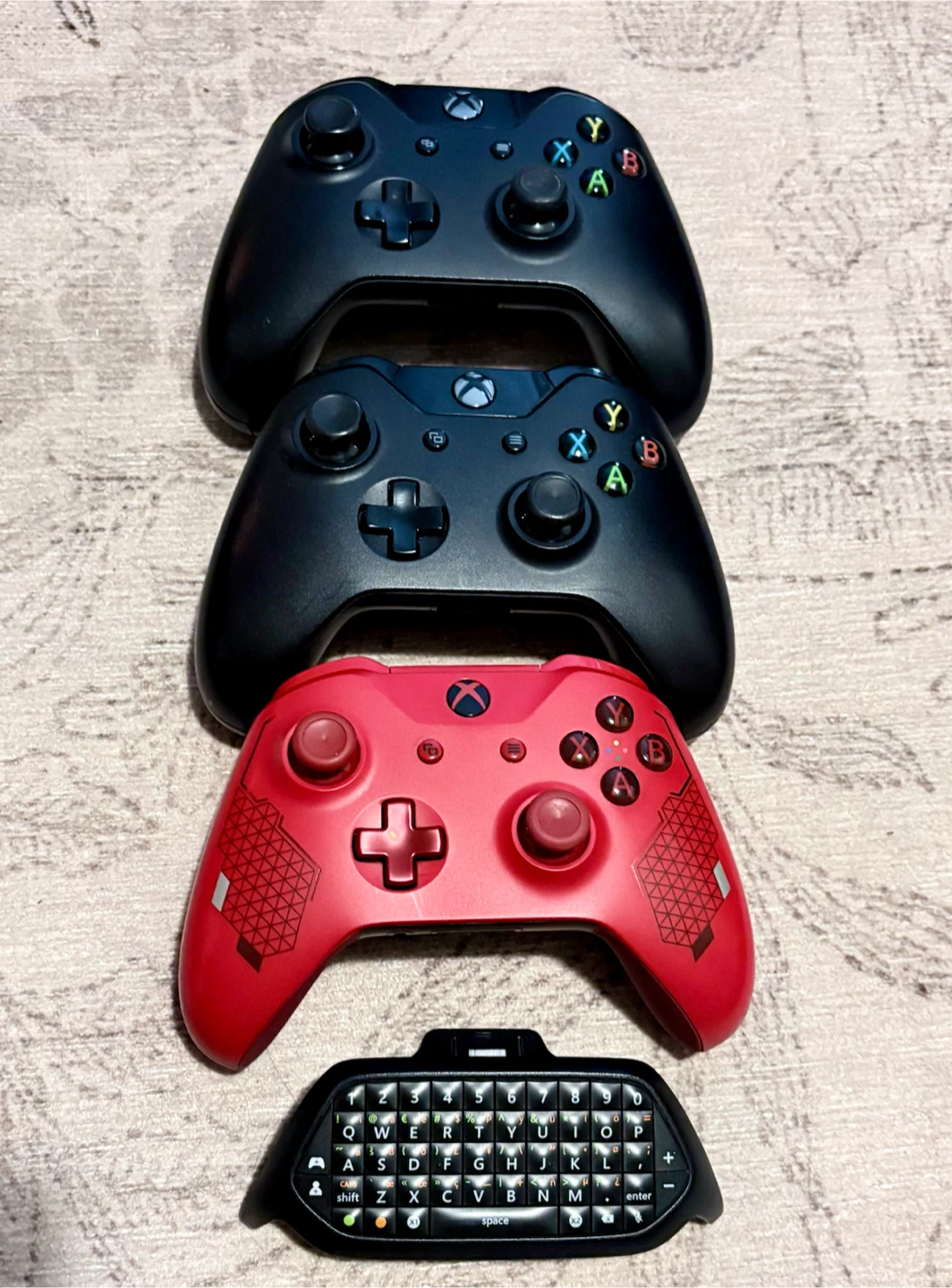 Xbox One Full Setup + 3 Controllers & Keypad - photo 3