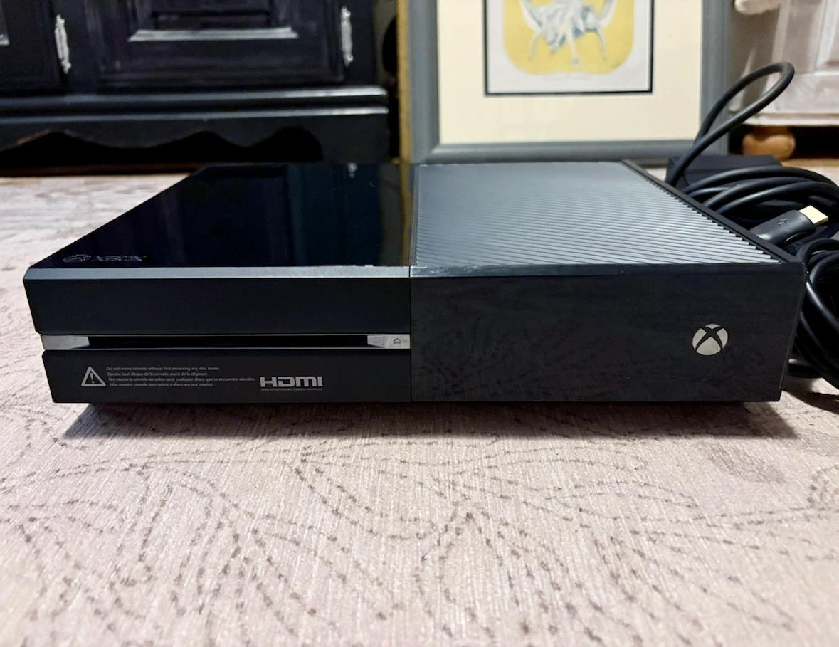 Xbox One Full Setup + 3 Controllers & Keypad - photo 4