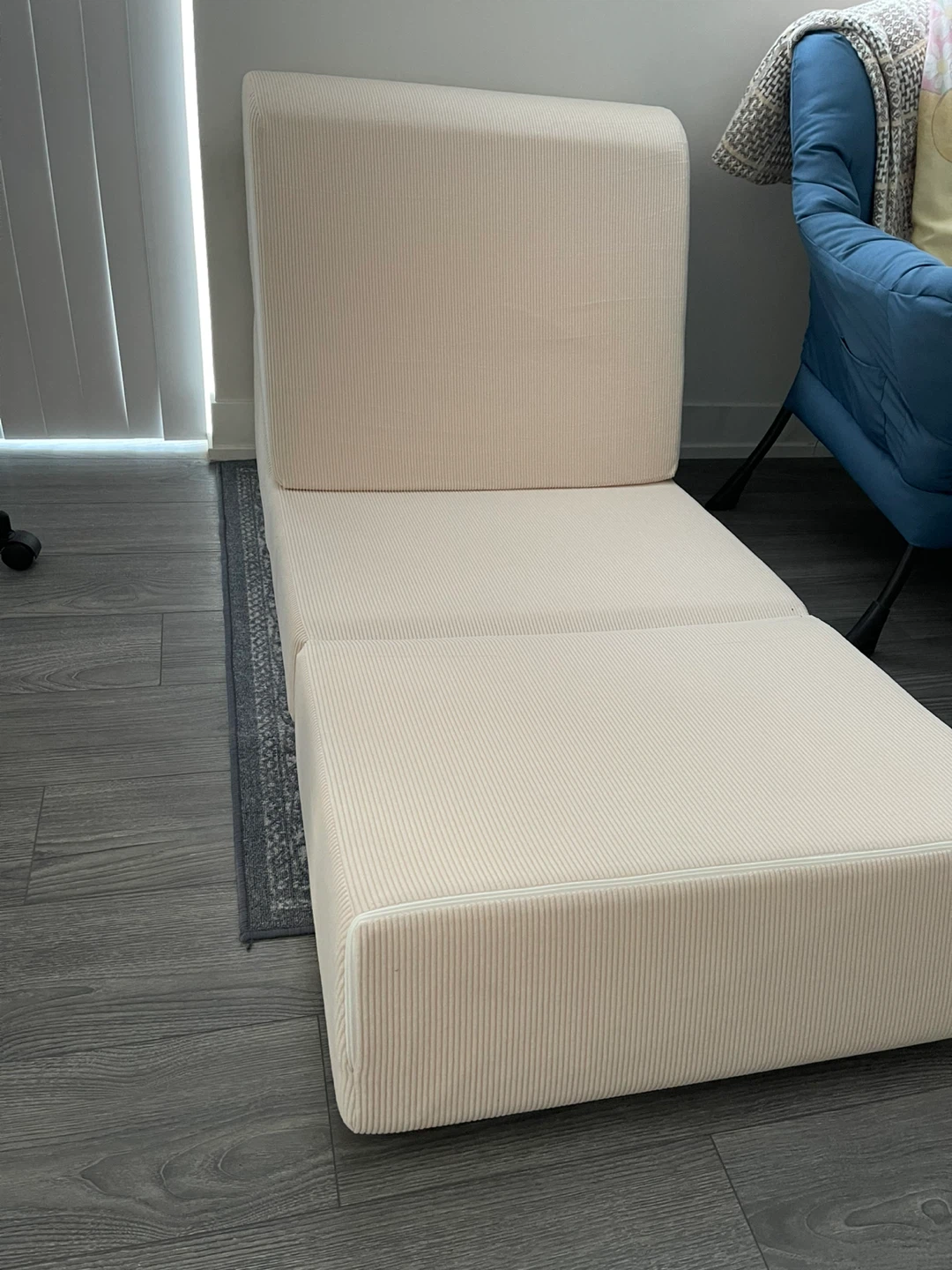 Cream Ribbed Foldable Floor Chair - photo 4