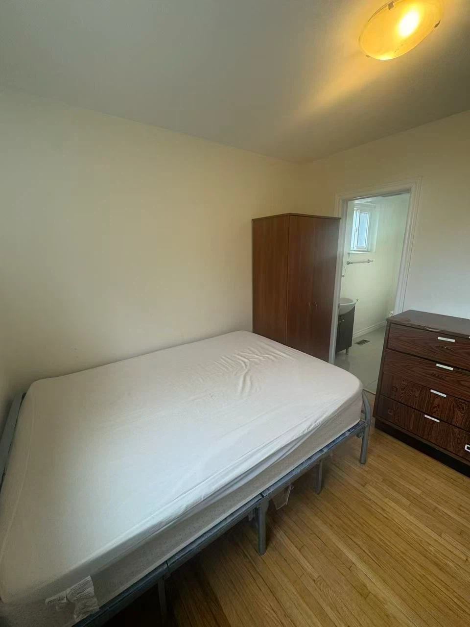 Sheppard/Midland suite bedroom(main floor) with private washroom - photo 2
