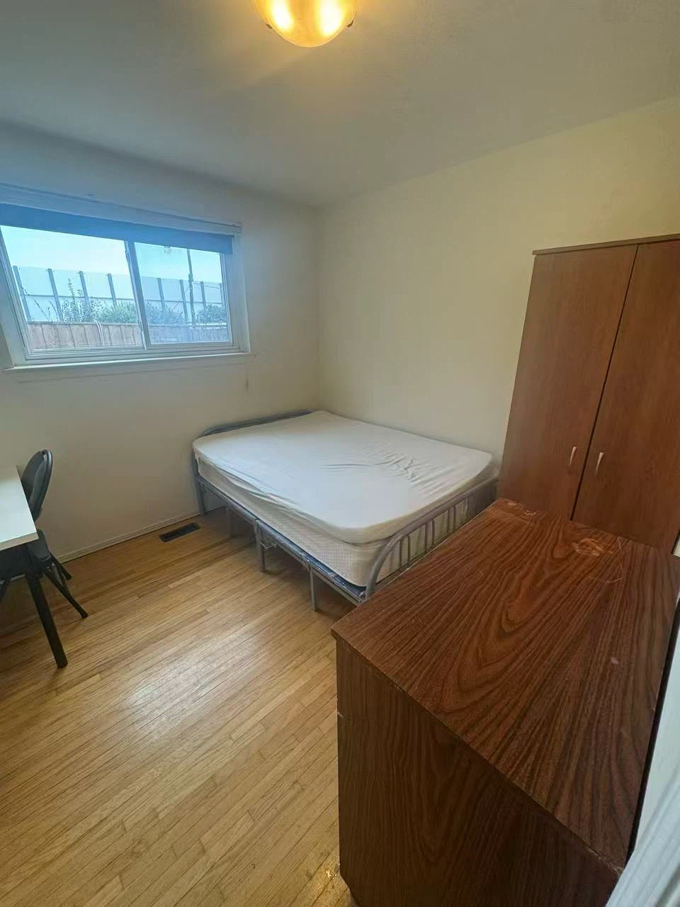 Sheppard/Midland suite bedroom(main floor) with private washroom - photo 3