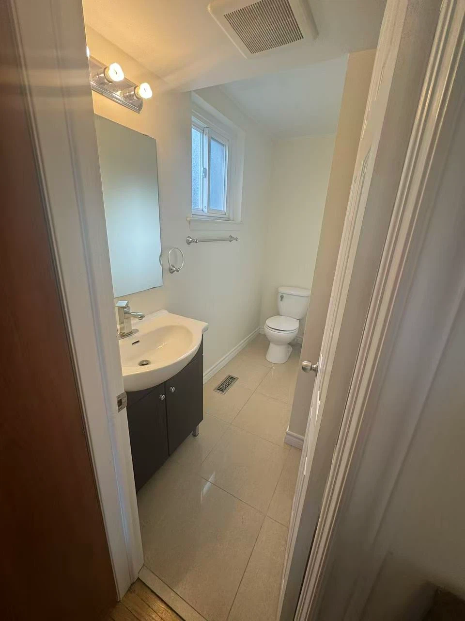 Sheppard/Midland suite bedroom(main floor) with private washroom - photo 4