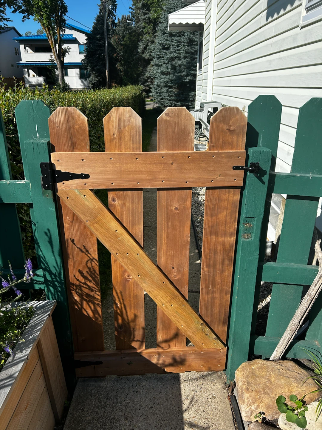 Fencing installations repairs to gate replacements - photo 4