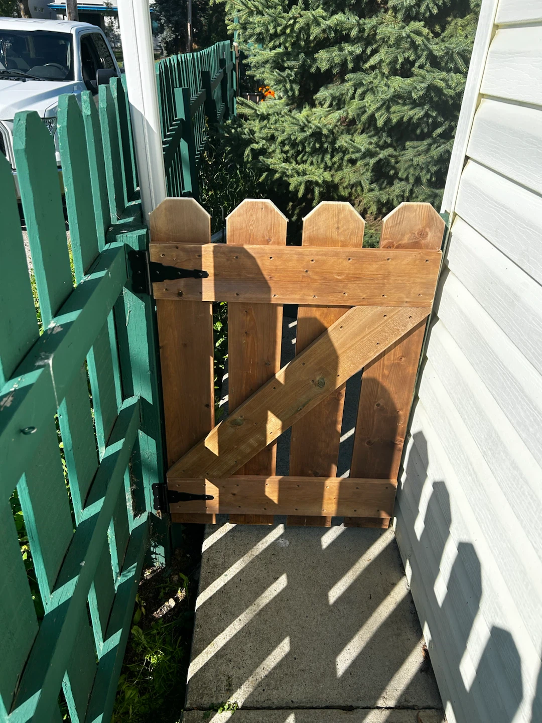 Fencing installations repairs to gate replacements - photo 5