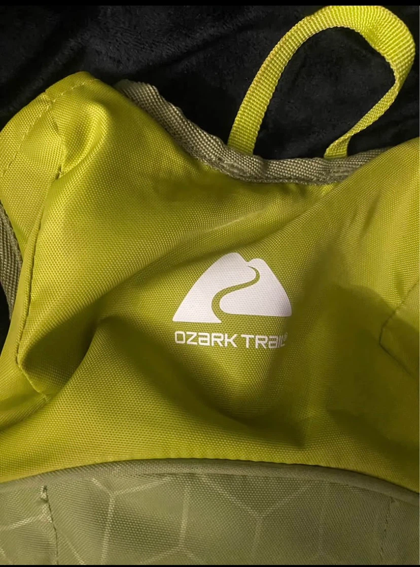 Ozark Trail 2L Hydration Backpack - Great Condition - photo 3