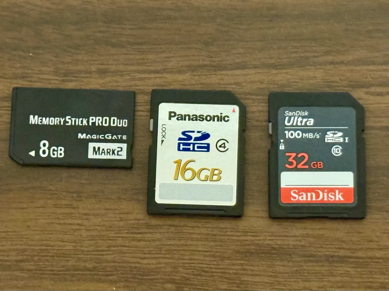 3 Memory Cards + Reader | Sony • SanDisk • Panasonic 📸