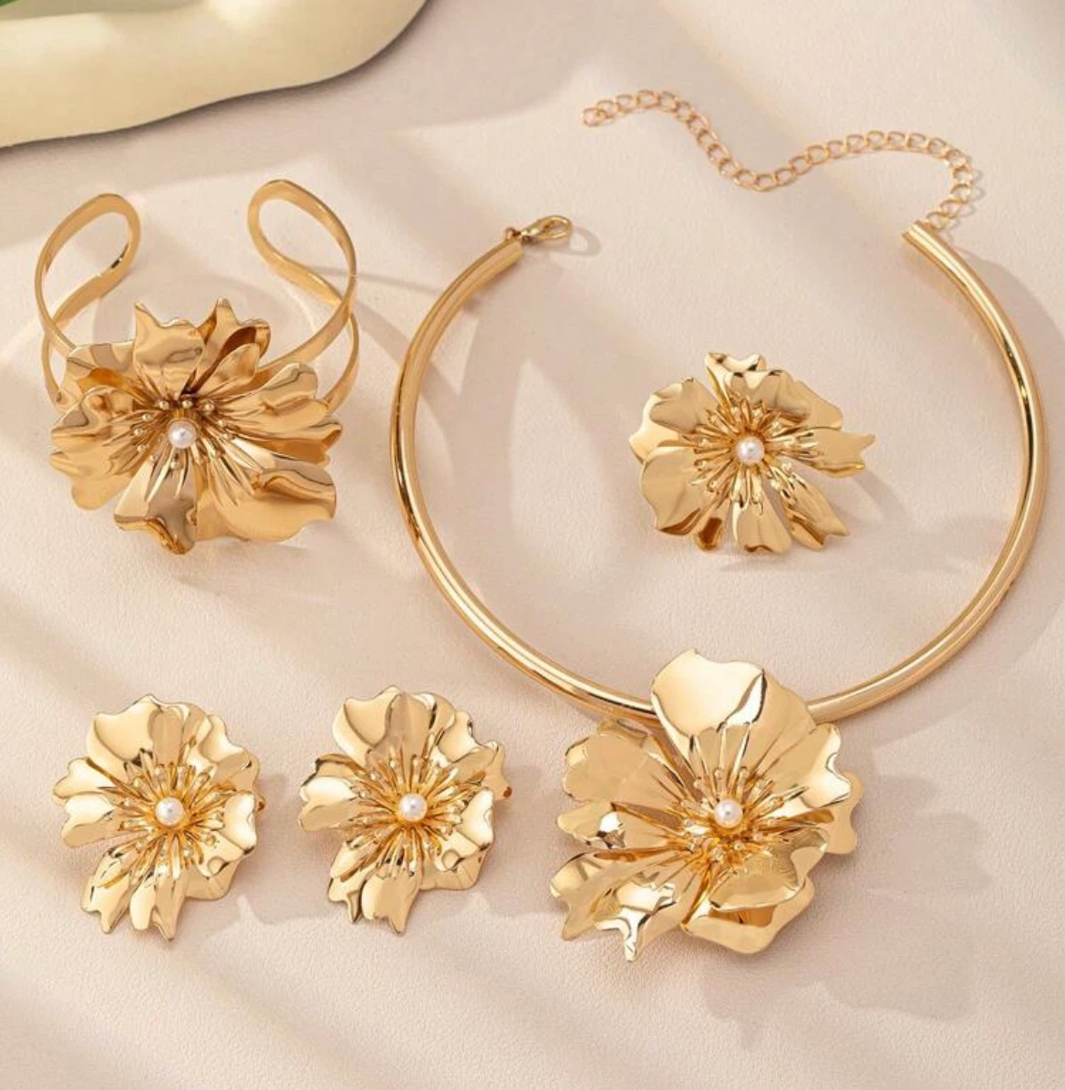 Gold-Tone Flower Jewellery Set - photo 2