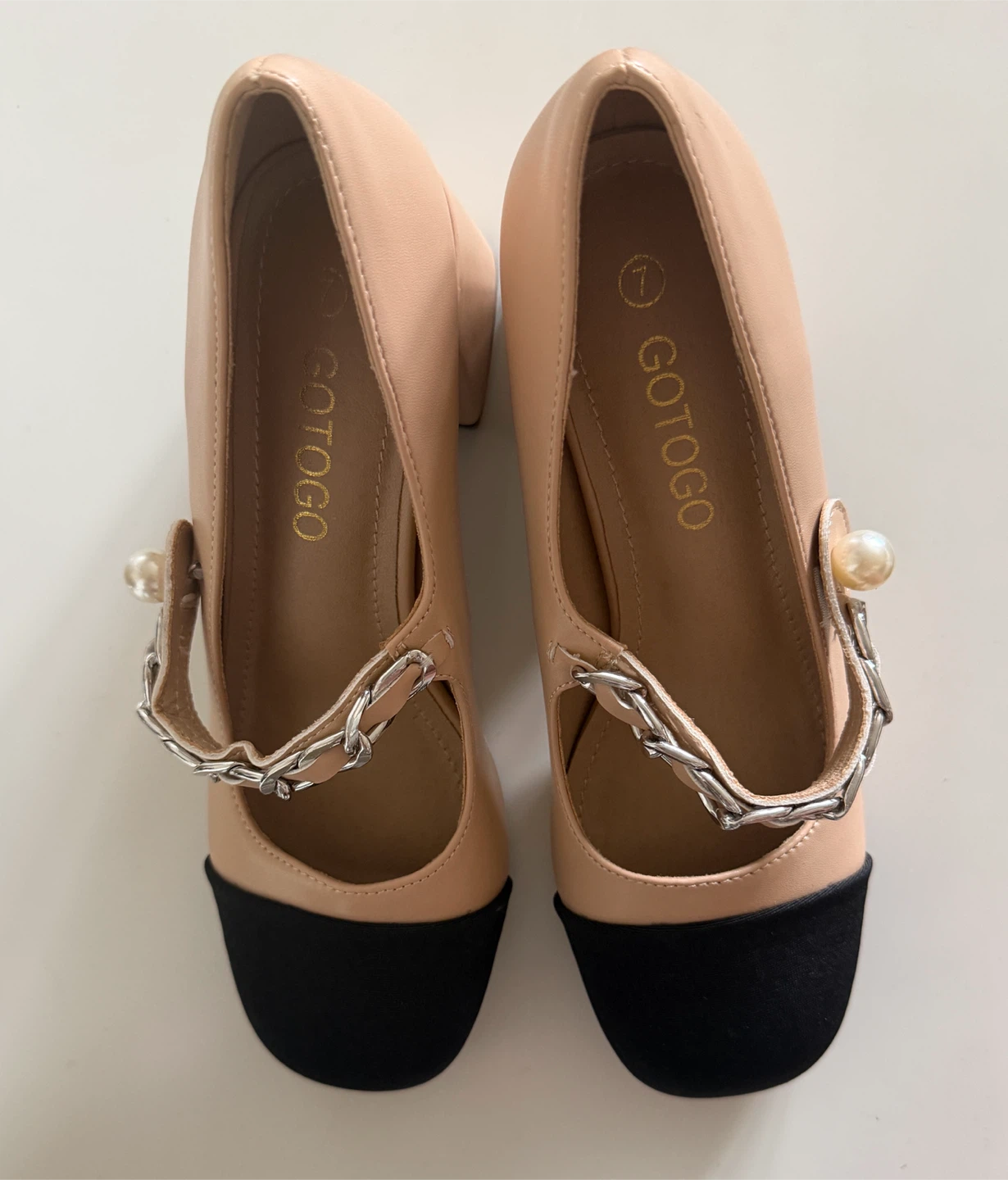 GOTOGO Woman shoes. Beige and Black Block Heel Pumps