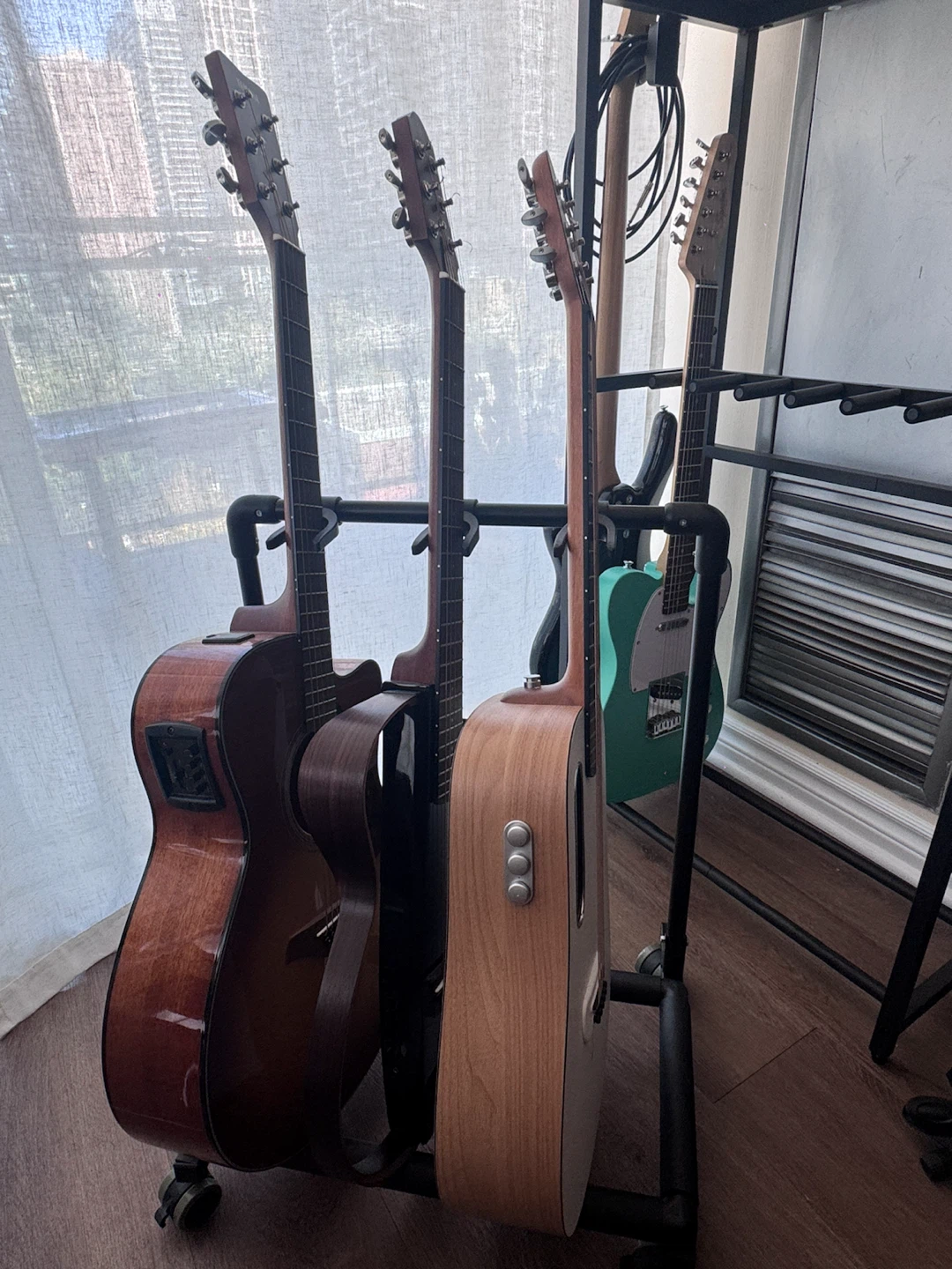 3-Guitar Rolling Stand