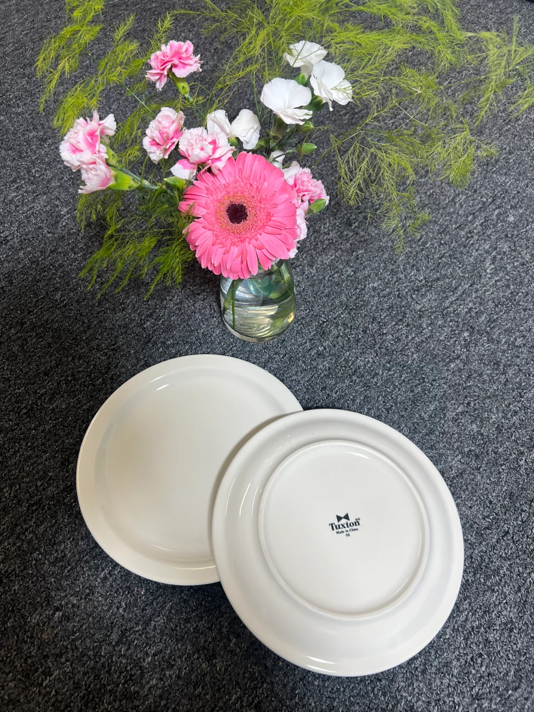 Set of 2 Tuxton White Ceramic Plates - photo 2